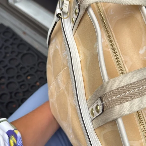 Coach Scribbles Signature C HamptonTote Bag (w/hang tag)(EUC) - Picture 10 of 16